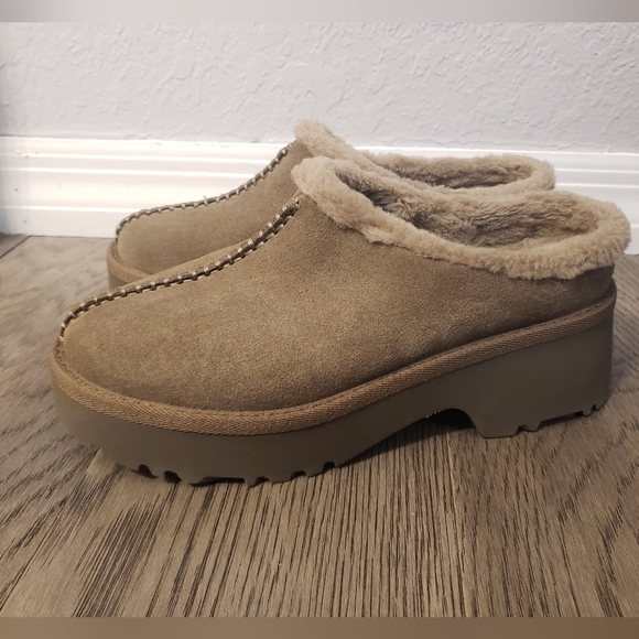 UGG New Heights Cozy Clog, Size 9, Hickory - Picture 7 of 7